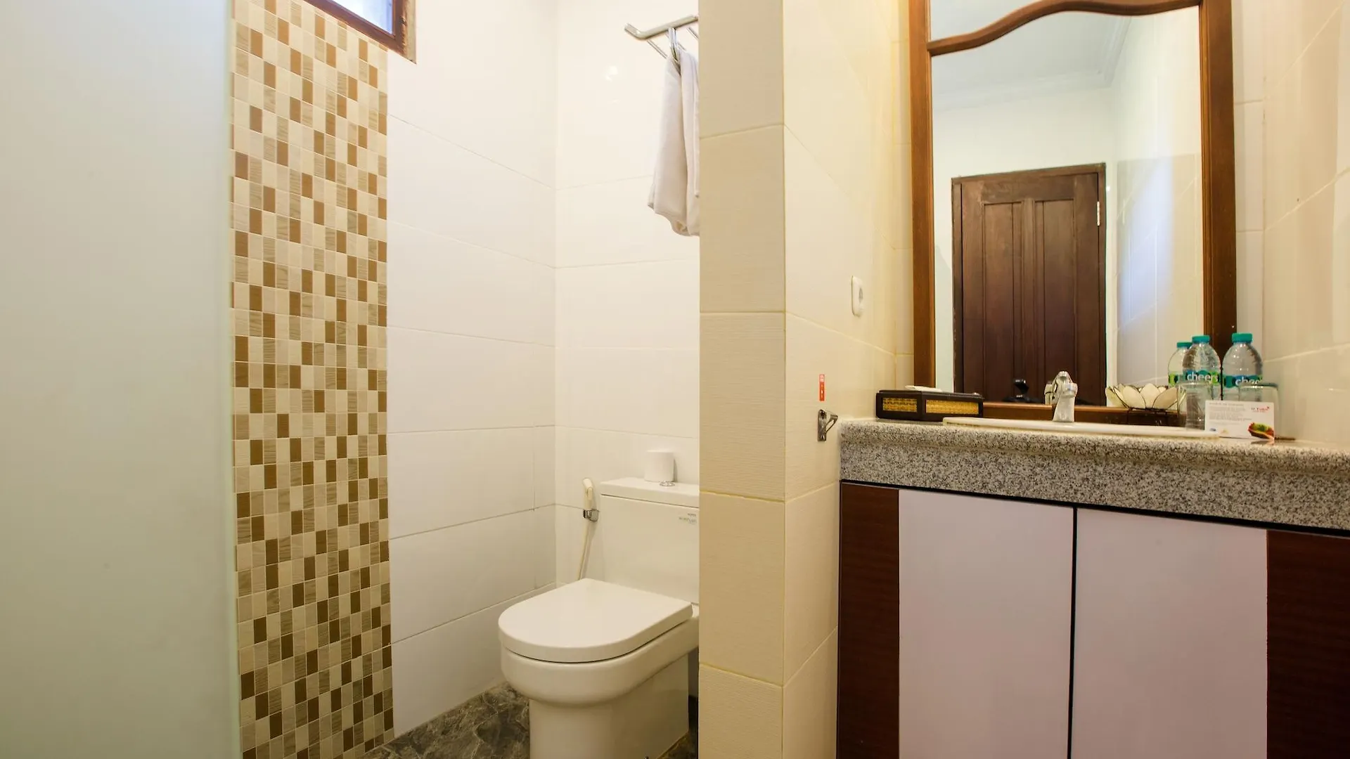 ***  U Tube Hotel Uluwatu  Indonesia