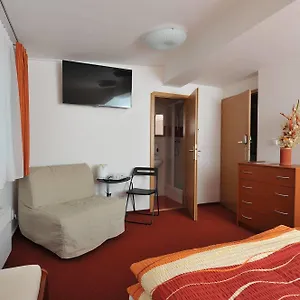 https://habitat-16.praguehotelsweb.com